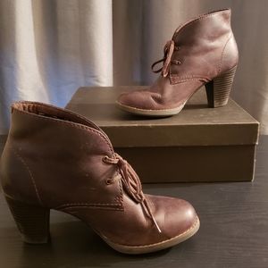 Clarks Women's Carlisle Spice Heeled Booties